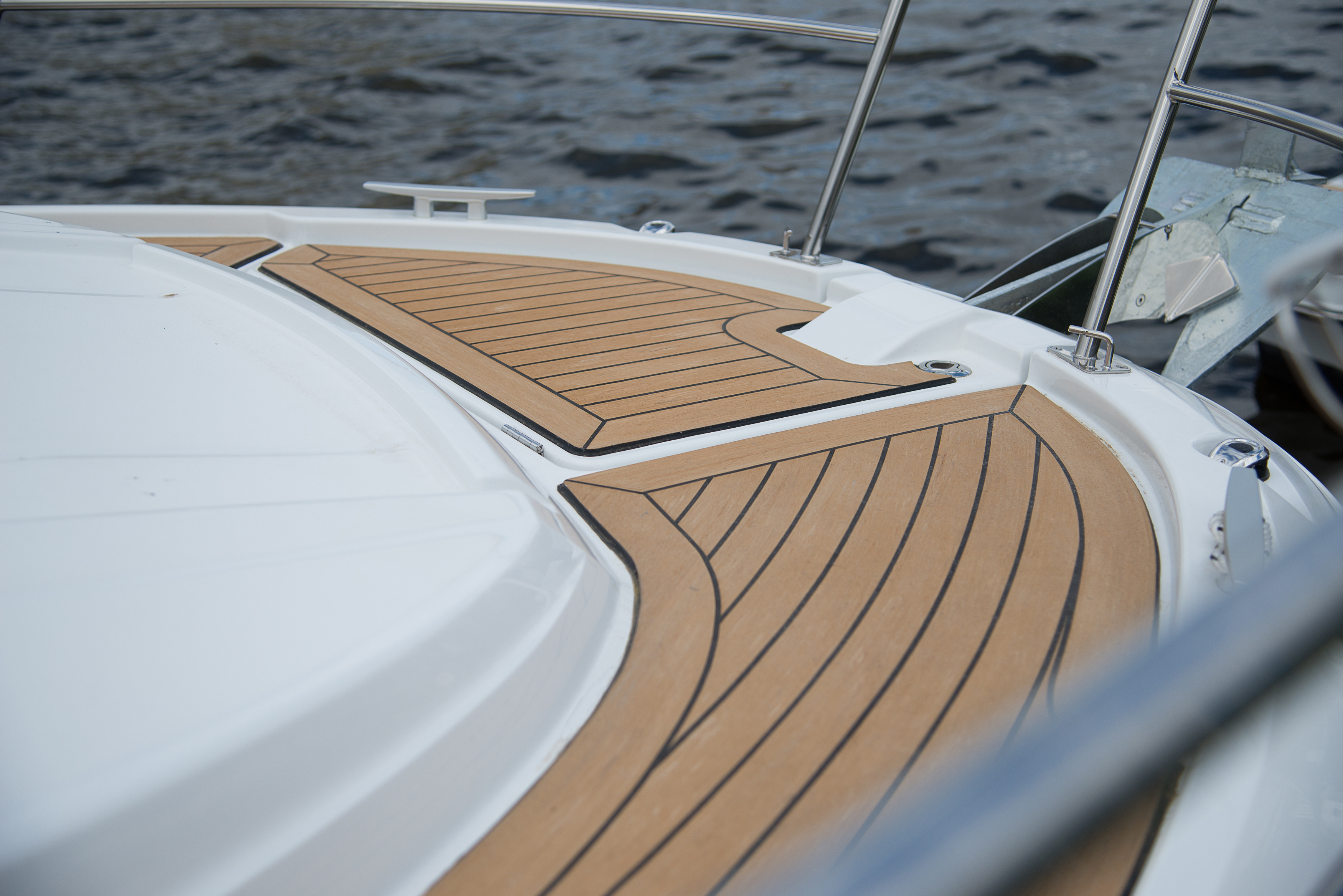 Изготовление и укладка палубного покрытия для катеров и яхт Flexiteek